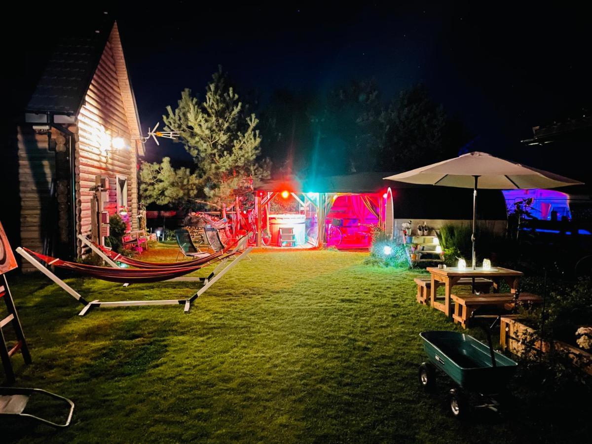 Behappy Woodhouse Villa ยาสต์เชอเบีย กูรา ภายนอก รูปภาพ